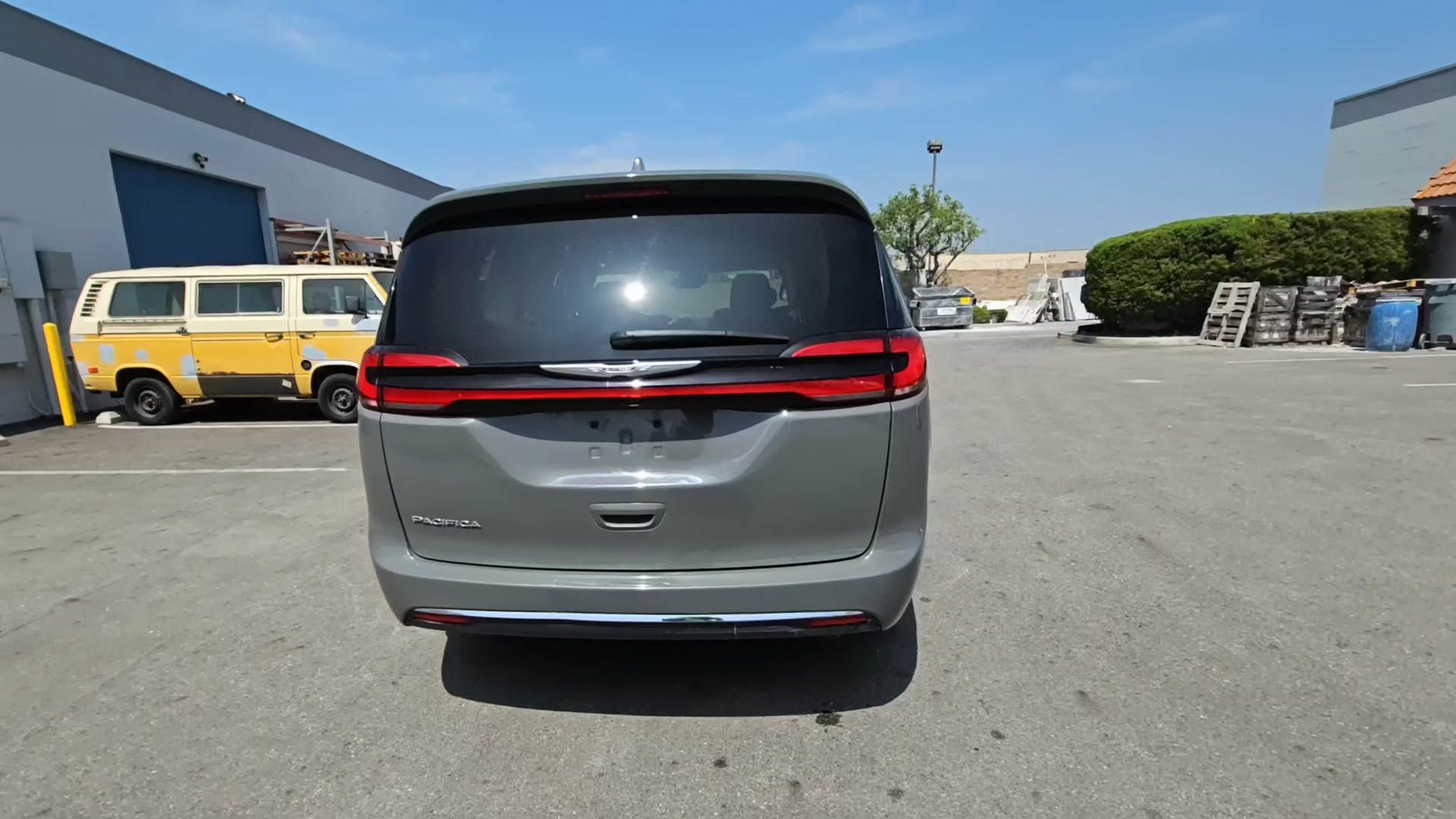 Автомобиль Chrysler Pacifica Touring 2022 | GrandCar Автомобиль Chrysler Pacifica Touring 2022 | GrandCar