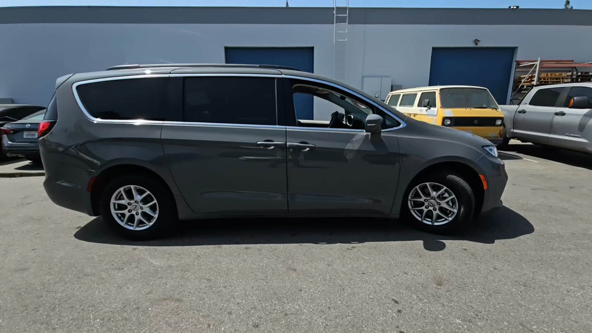 Автомобиль Chrysler Pacifica Touring 2022 | GrandCar Автомобиль Chrysler Pacifica Touring 2022 | GrandCar