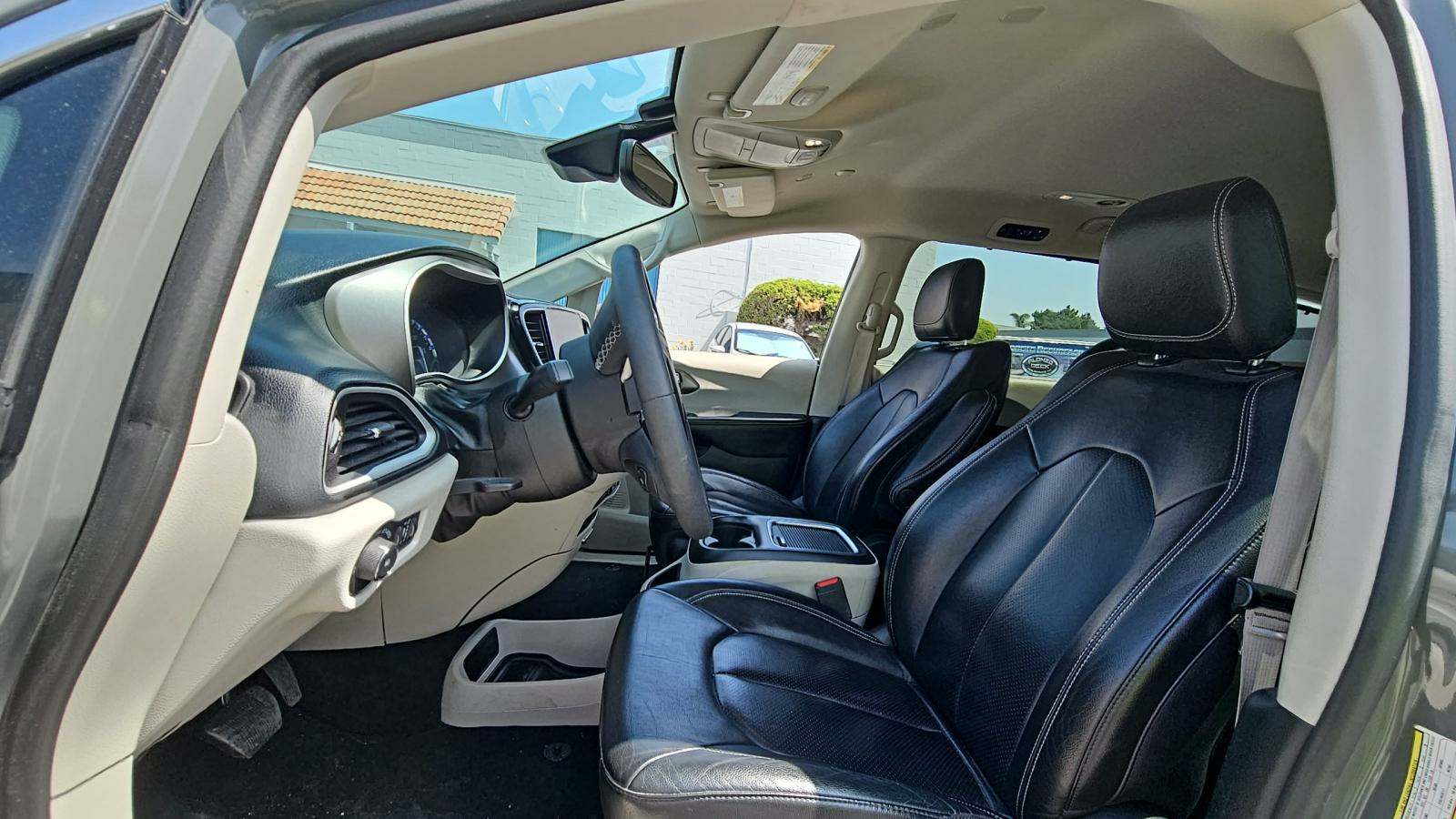 Автомобиль Chrysler Pacifica Touring 2022 | GrandCar Автомобиль Chrysler Pacifica Touring 2022 | GrandCar
