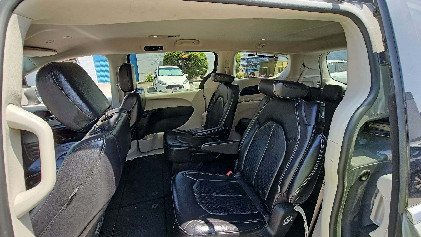 Автомобиль Chrysler Pacifica Touring 2022 | GrandCar Автомобиль Chrysler Pacifica Touring 2022 | GrandCar