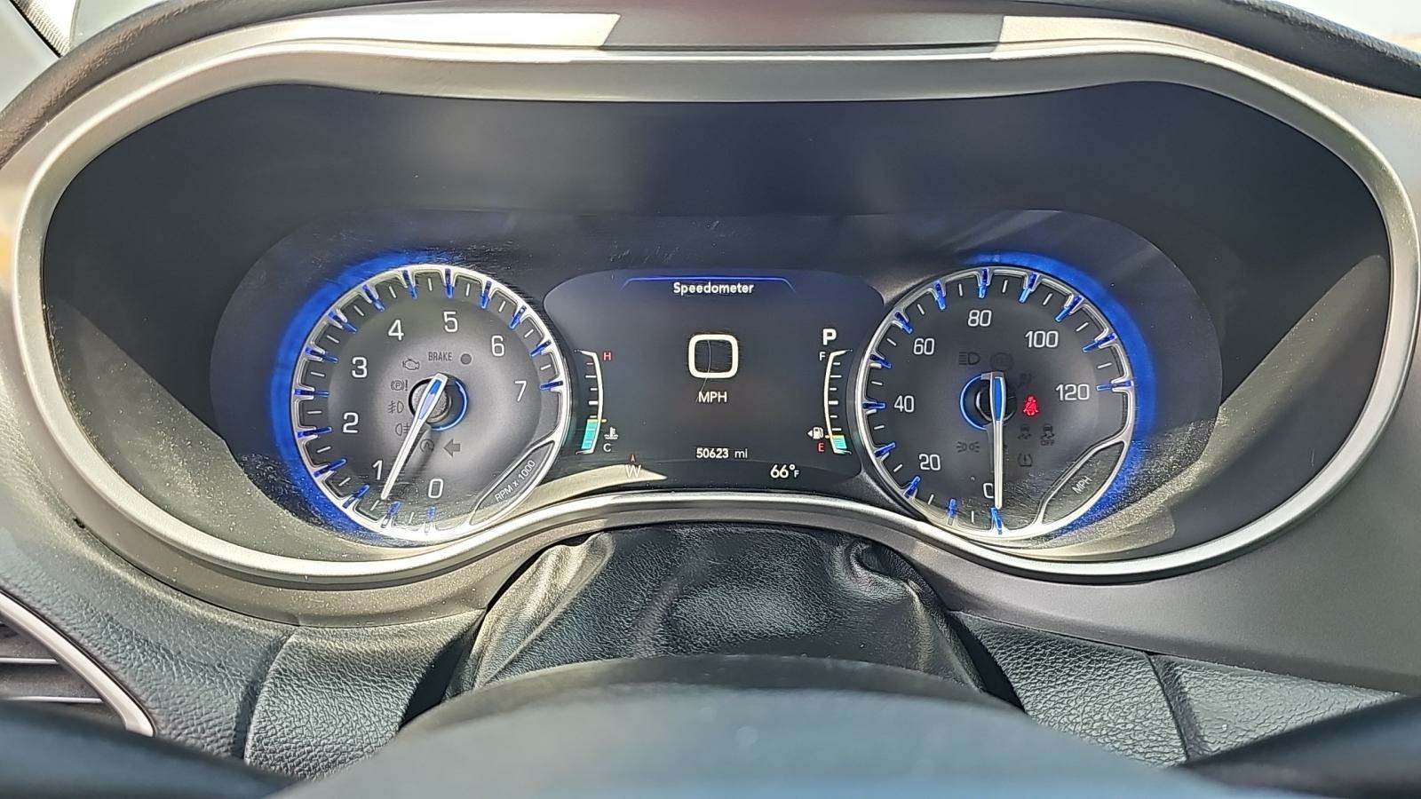 Автомобиль Chrysler Pacifica Touring 2022 | GrandCar Автомобиль Chrysler Pacifica Touring 2022 | GrandCar
