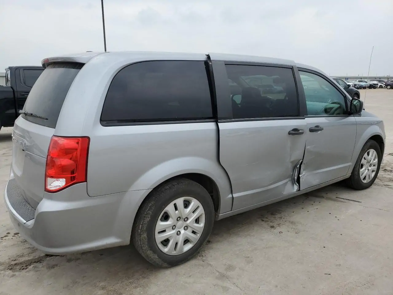 Автомобиль DODGE GRAND CARAVAN SE 2019 | GrandCar Автомобиль DODGE GRAND CARAVAN SE 2019 | GrandCar