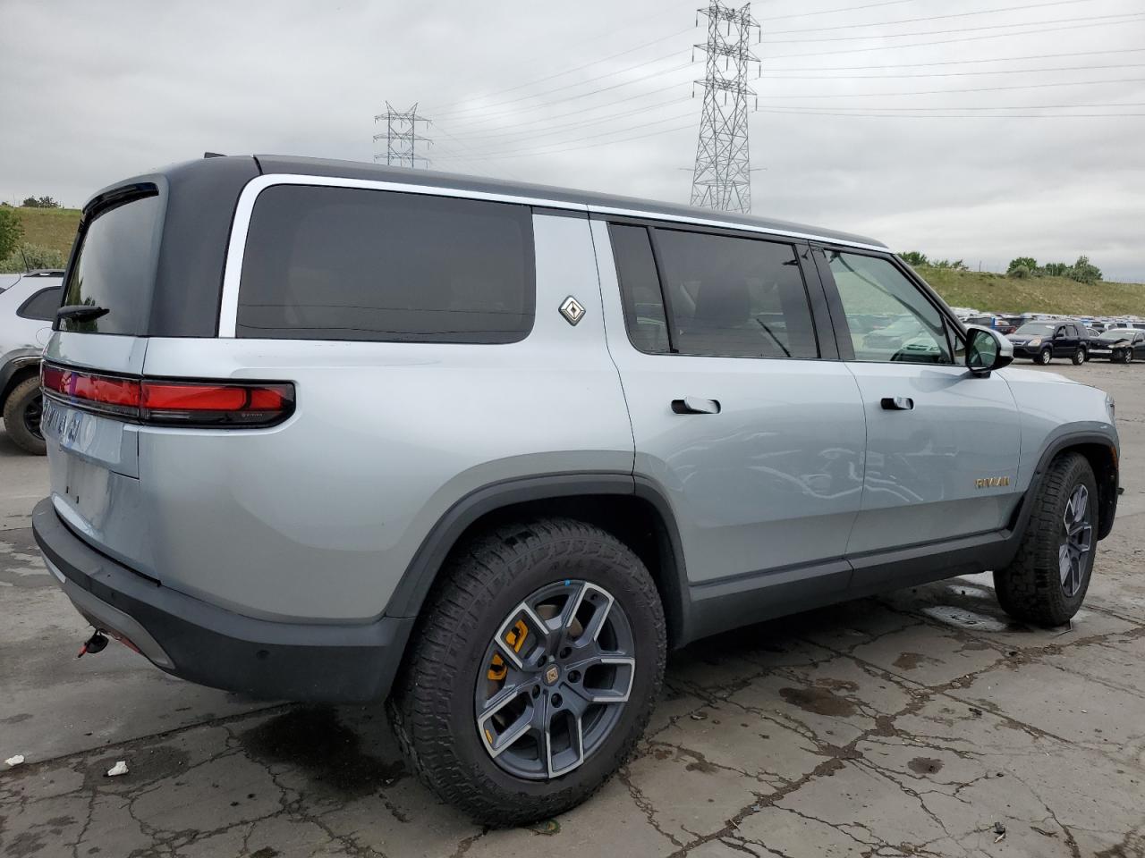 Автомобиль RIVIAN R1S ADVENTURE 2023 | GrandCar Автомобиль RIVIAN R1S ADVENTURE 2023 | GrandCar