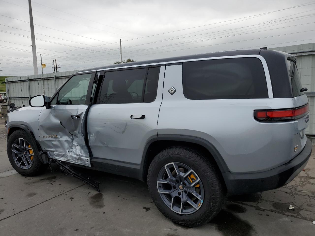 Автомобиль RIVIAN R1S ADVENTURE 2023 | GrandCar Автомобиль RIVIAN R1S ADVENTURE 2023 | GrandCar