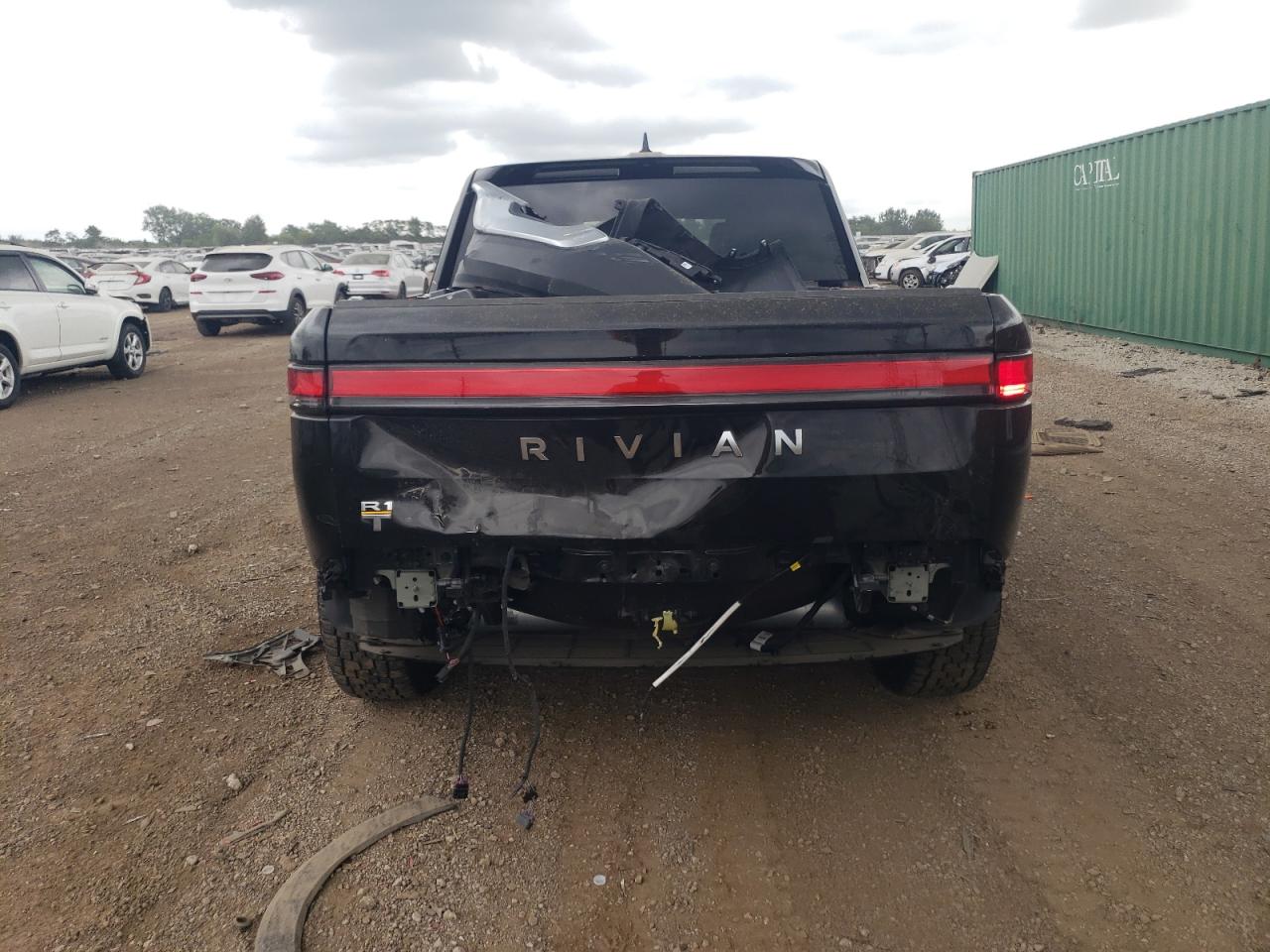 Автомобиль RIVIAN R1T ADVENTURE 2022 | GrandCar Автомобиль RIVIAN R1T ADVENTURE 2022 | GrandCar