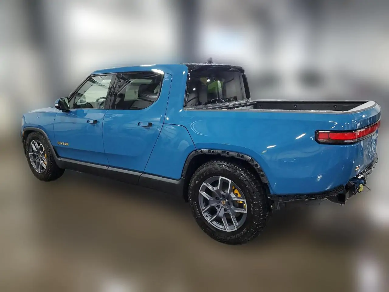 Автомобиль RIVIAN R1T ADVENTURE 2022 | GrandCar Автомобиль RIVIAN R1T ADVENTURE 2022 | GrandCar