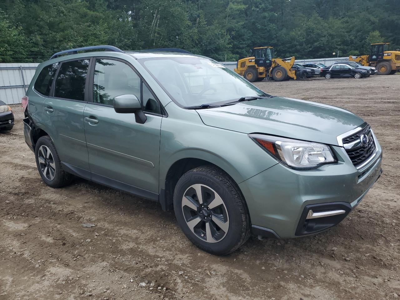 Автомобиль SUBARU FORESTER PREMIUM 2017 | GrandCar
