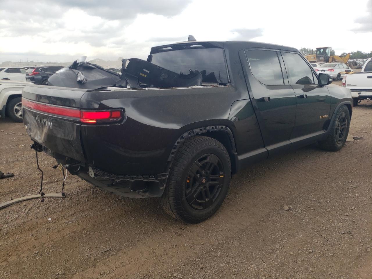 Автомобиль RIVIAN R1T ADVENTURE 2022 | GrandCar Автомобиль RIVIAN R1T ADVENTURE 2022 | GrandCar