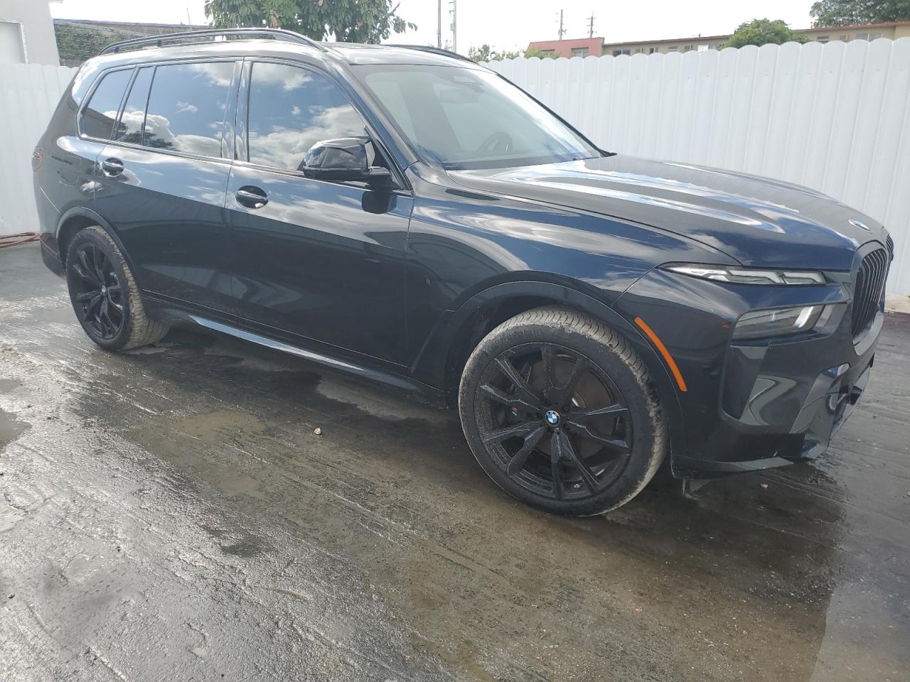 Автомобіль BMW X7 M60I 2023 | GrandCar Автомобіль BMW X7 M60I 2023 | GrandCar