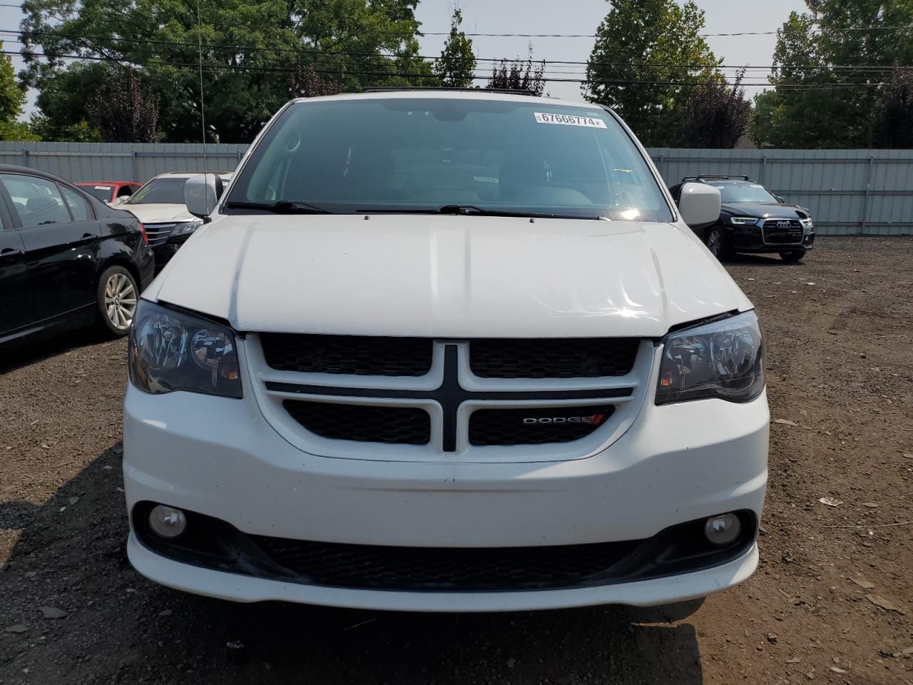 Автомобиль DODGE GRAND CARAVAN GT 2018 | GrandCar Автомобиль DODGE GRAND CARAVAN GT 2018 | GrandCar