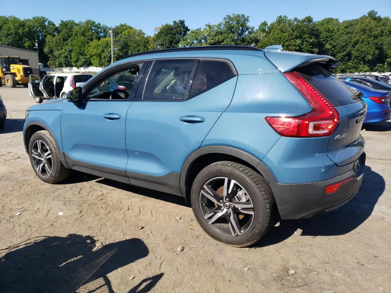 Автомобиль VOLVO XC40 PLUS 2023 | GrandCar Автомобиль VOLVO XC40 PLUS 2023 | GrandCar