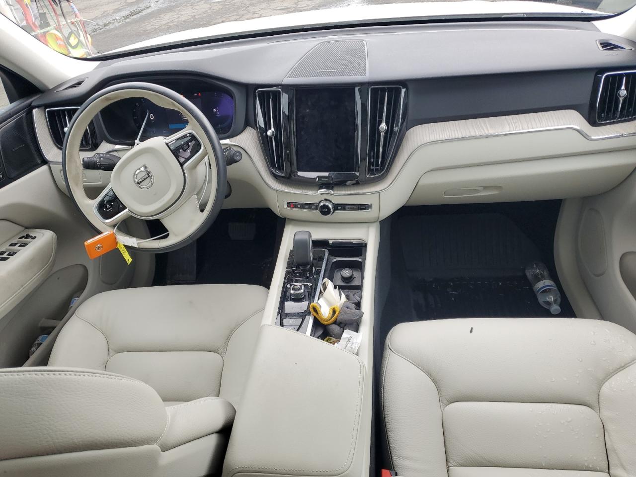 Автомобіль VOLVO XC60 B5 PLUS 2023 | GrandCar Автомобіль VOLVO XC60 B5 PLUS 2023 | GrandCar
