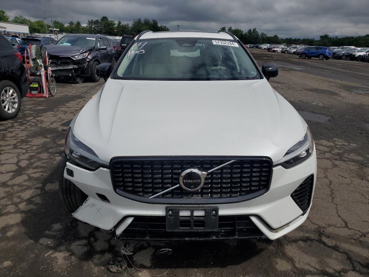 Автомобіль VOLVO XC60 B5 PLUS 2023 | GrandCar Автомобіль VOLVO XC60 B5 PLUS 2023 | GrandCar