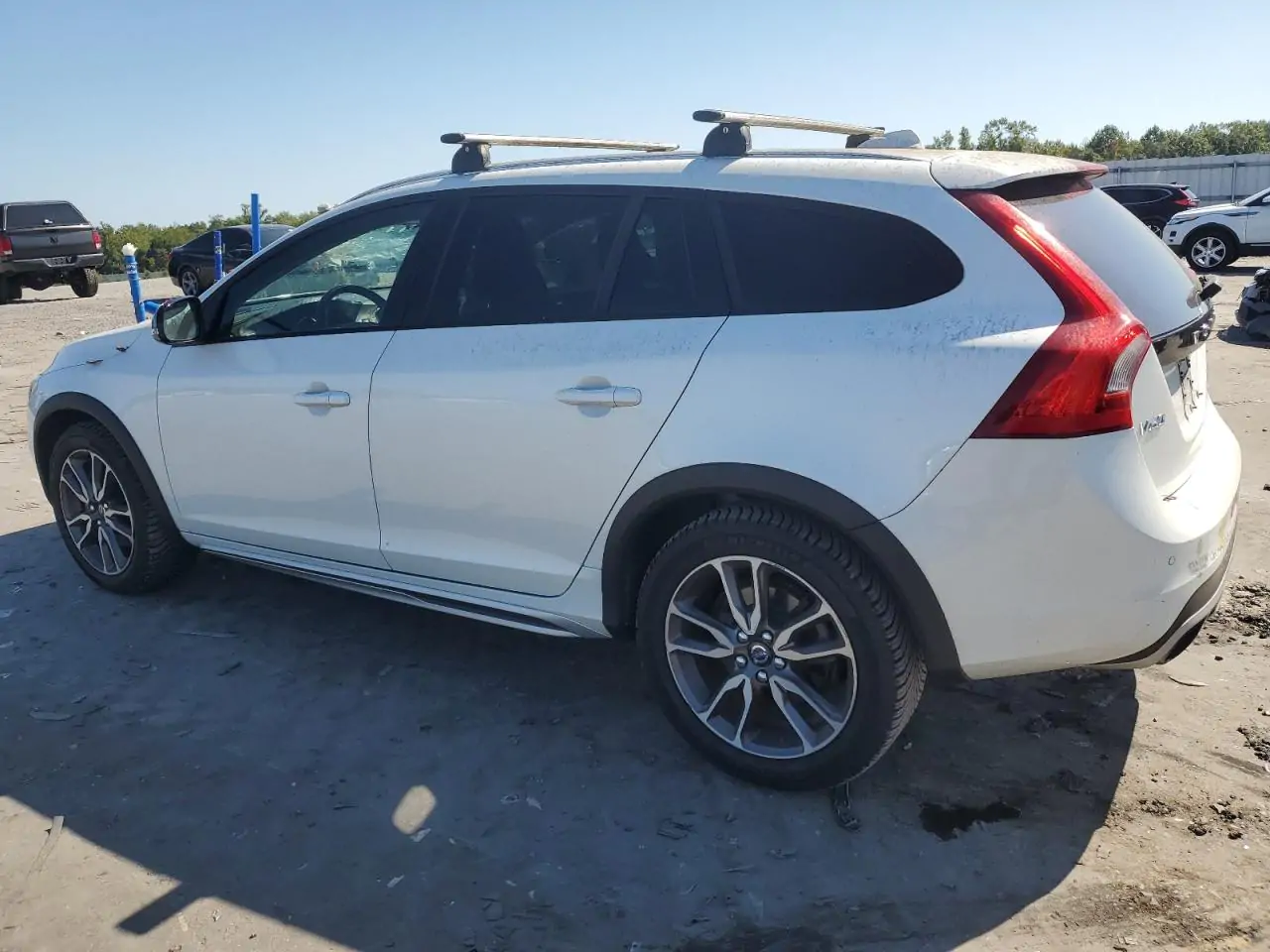 Автомобіль VOLVO V60 CROSS COUNTRY PREMIER 2016 | GrandCar Автомобіль VOLVO V60 CROSS COUNTRY PREMIER 2016 | GrandCar