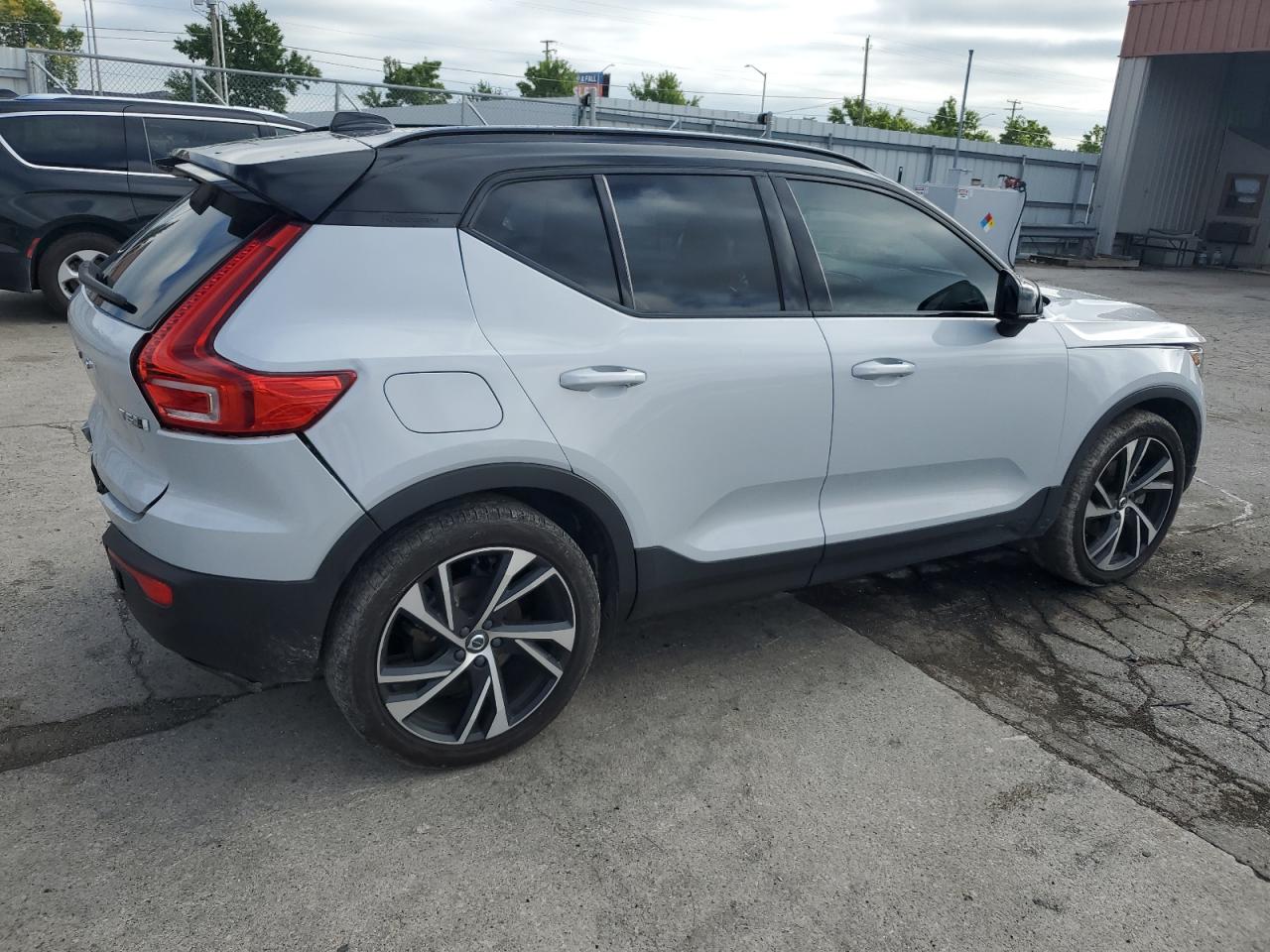 Автомобиль VOLVO XC40 T5 R-DESIGN 2020 | GrandCar Автомобиль VOLVO XC40 T5 R-DESIGN 2020 | GrandCar