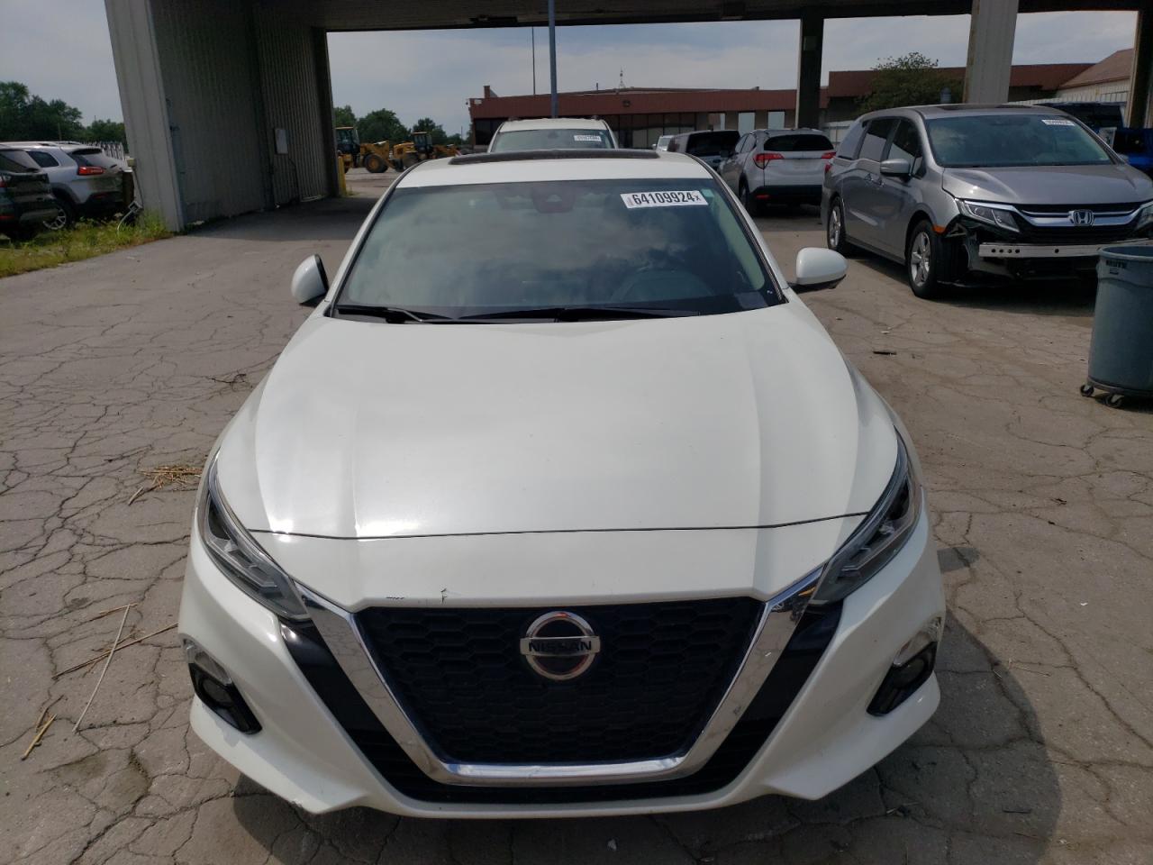 Автомобіль NISSAN ALTIMA PLATINUM 2020 | GrandCar Автомобіль NISSAN ALTIMA PLATINUM 2020 | GrandCar
