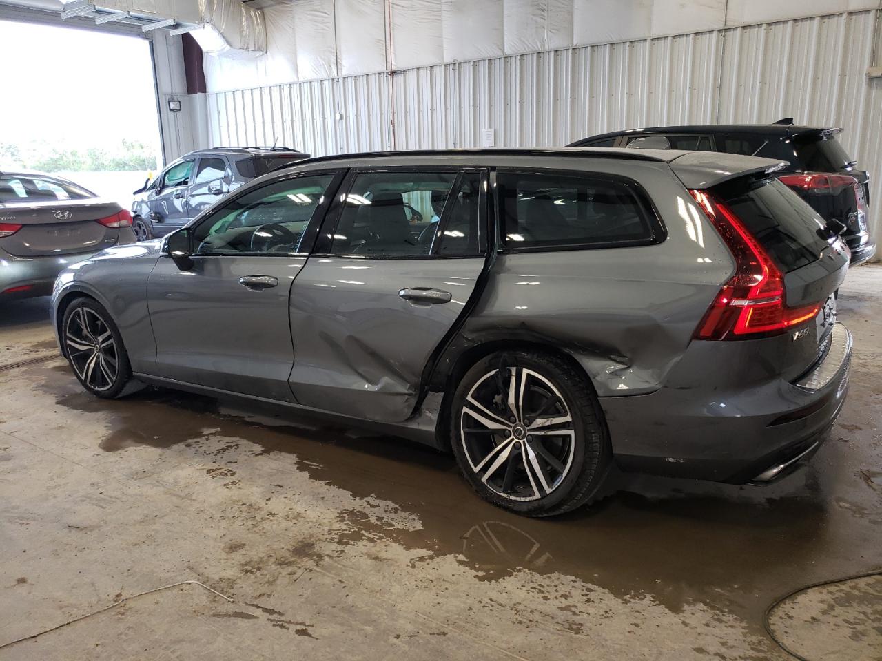 Автомобиль VOLVO V60 T5 R-DESIGN 2020 | GrandCar Автомобиль VOLVO V60 T5 R-DESIGN 2020 | GrandCar