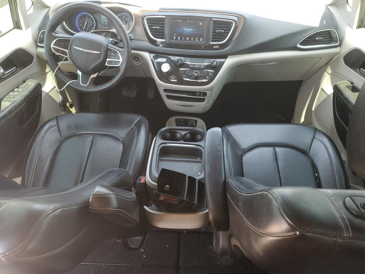 Автомобиль CHRYSLER VOYAGER LXI 2020 | GrandCar Автомобиль CHRYSLER VOYAGER LXI 2020 | GrandCar