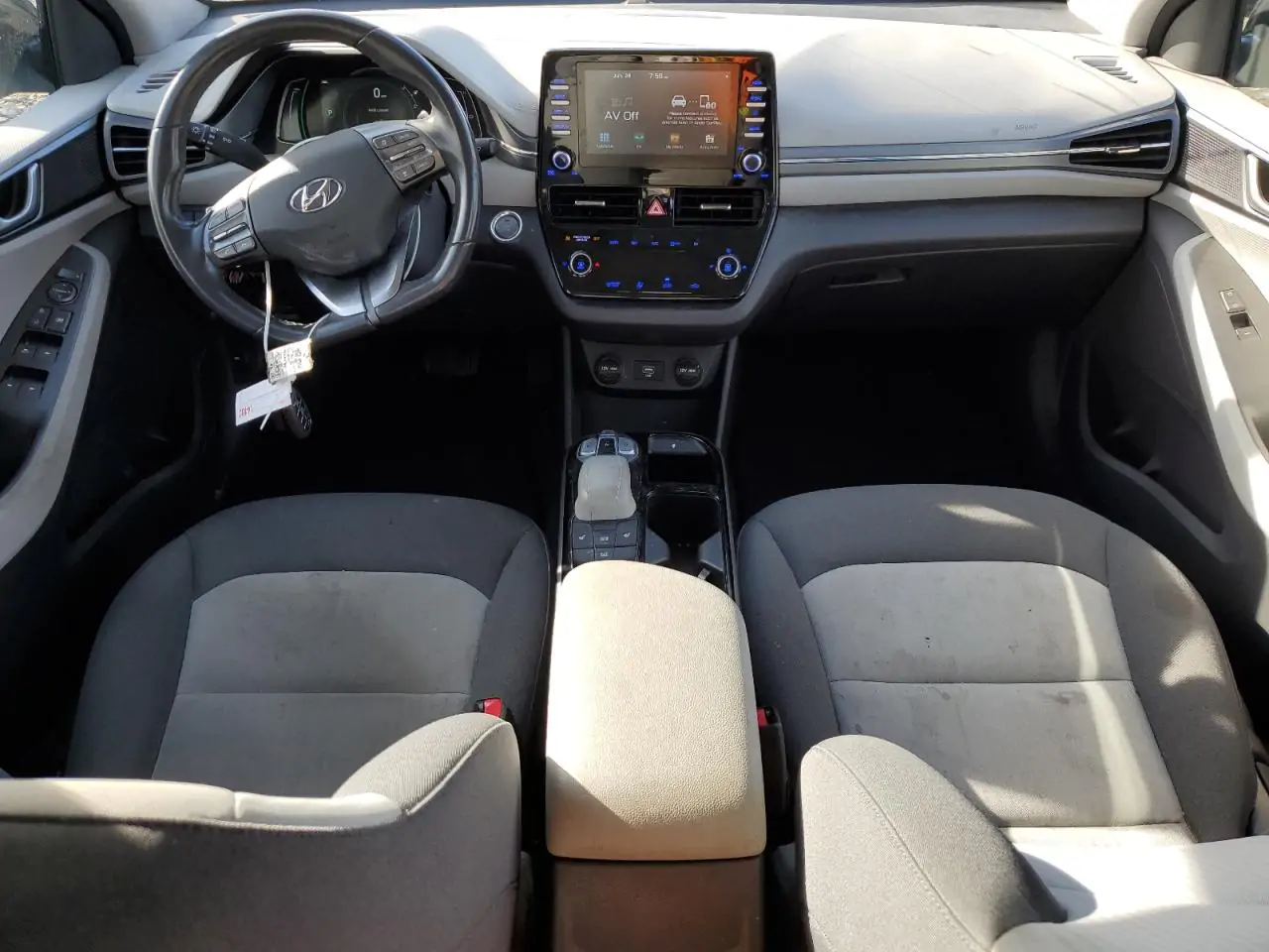 Автомобиль HYUNDAI IONIQ SE 2020 | GrandCar Автомобиль HYUNDAI IONIQ SE 2020 | GrandCar