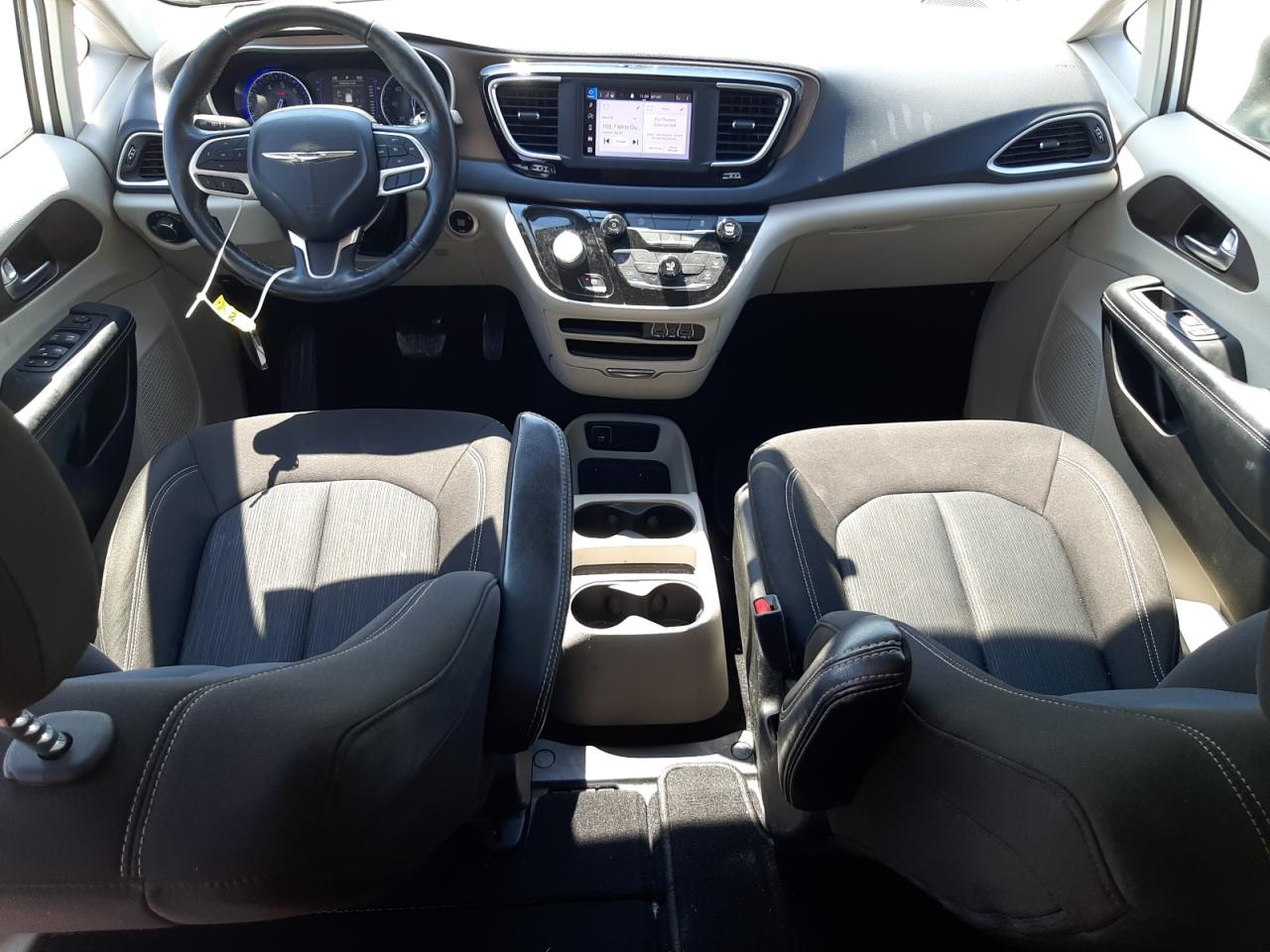 Автомобиль CHRYSLER VOYAGER LX 2022 | GrandCar Автомобиль CHRYSLER VOYAGER LX 2022 | GrandCar