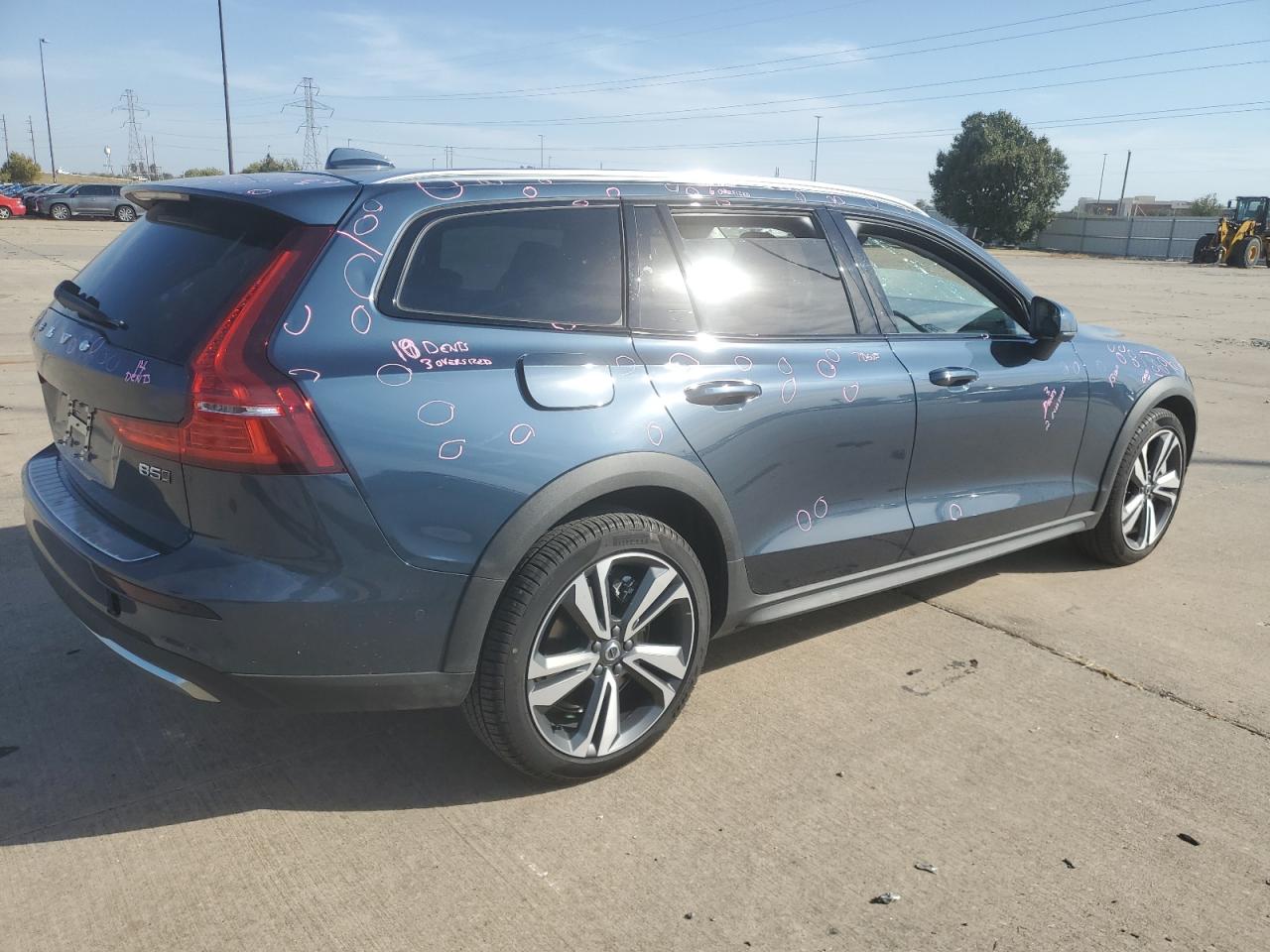Автомобіль VOLVO V60 CROSS COUNTRY PLUS 2024 | GrandCar Автомобіль VOLVO V60 CROSS COUNTRY PLUS 2024 | GrandCar