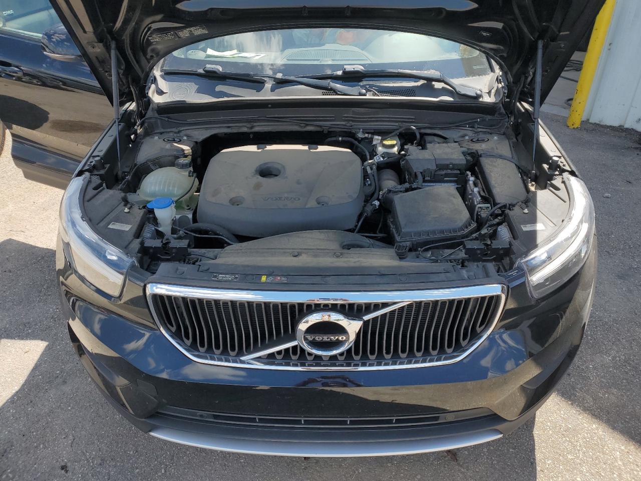 Автомобиль VOLVO XC40 T5 MOMENTUM 2019 | GrandCar Автомобиль VOLVO XC40 T5 MOMENTUM 2019 | GrandCar