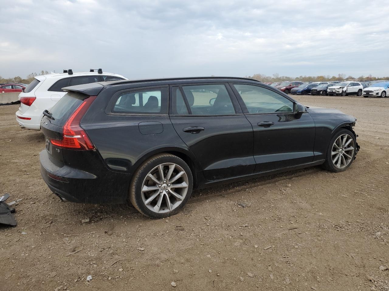 Автомобіль VOLVO V60 T5 MOMENTUM 2020 | GrandCar Автомобіль VOLVO V60 T5 MOMENTUM 2020 | GrandCar