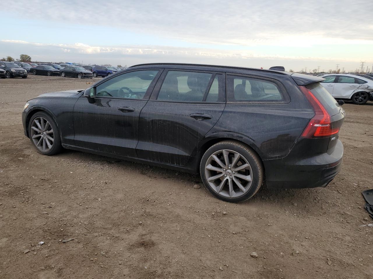 Автомобіль VOLVO V60 T5 MOMENTUM 2020 | GrandCar Автомобіль VOLVO V60 T5 MOMENTUM 2020 | GrandCar