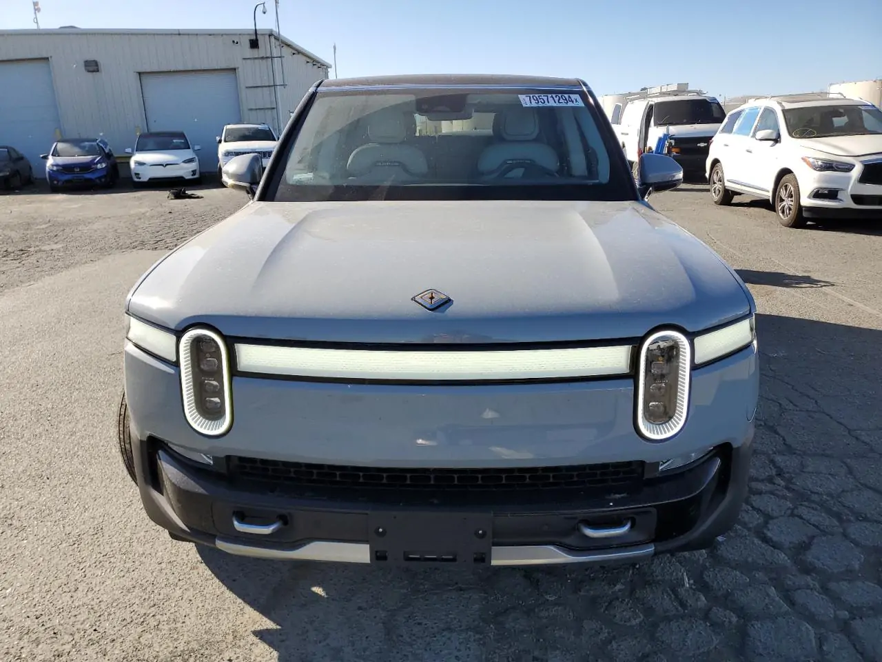 Автомобиль RIVIAN R1S ADVENTURE 2024 | GrandCar Автомобиль RIVIAN R1S ADVENTURE 2024 | GrandCar