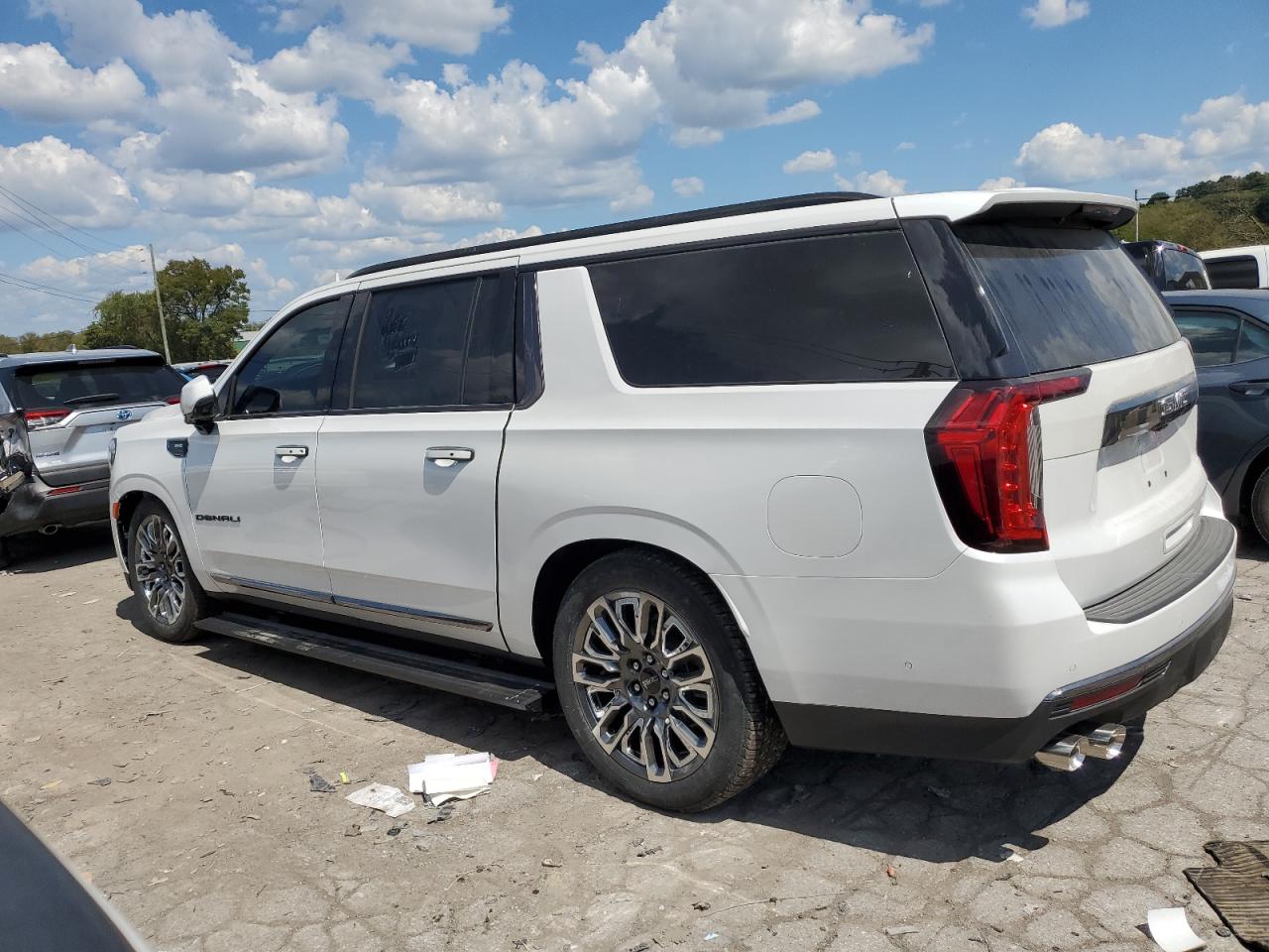 Автомобіль GMC YUKON XL DENALI ULTIMATE 2023 | GrandCar Автомобіль GMC YUKON XL DENALI ULTIMATE 2023 | GrandCar