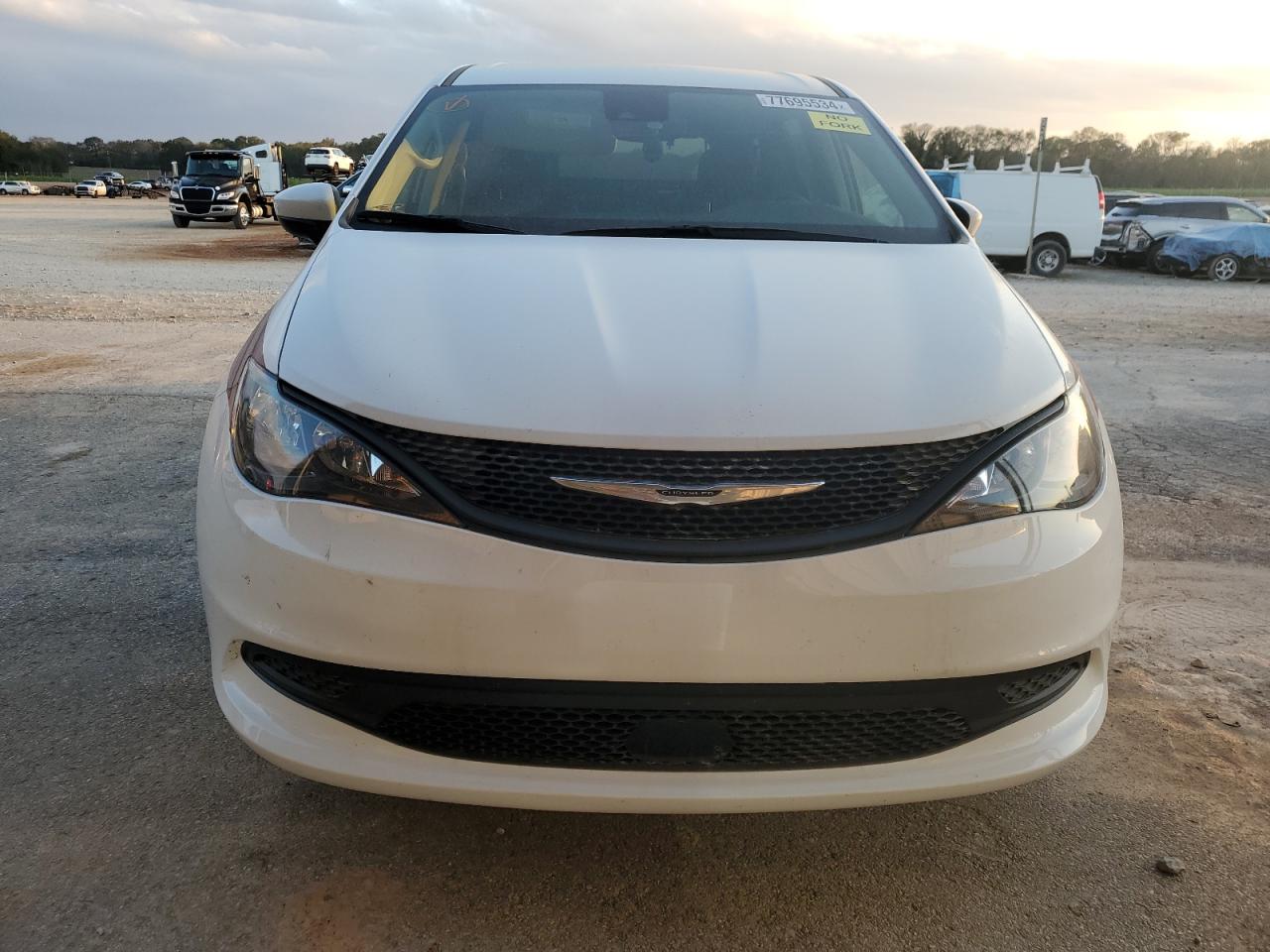 Автомобиль CHRYSLER VOYAGER LX 2023 | GrandCar Автомобиль CHRYSLER VOYAGER LX 2023 | GrandCar