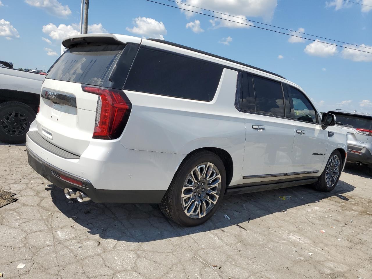 Автомобіль GMC YUKON XL DENALI ULTIMATE 2023 | GrandCar Автомобіль GMC YUKON XL DENALI ULTIMATE 2023 | GrandCar