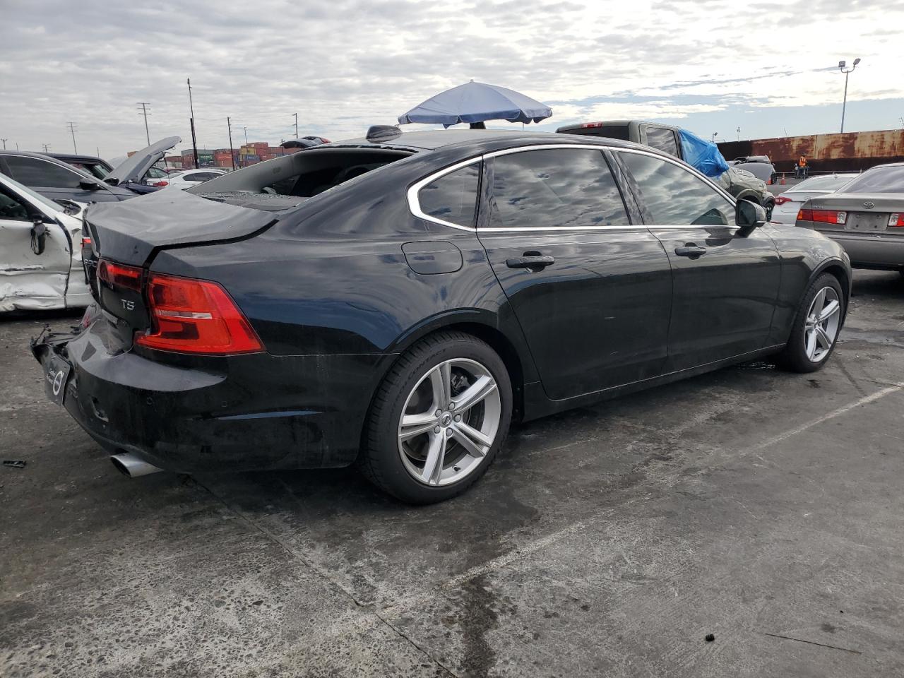 Автомобіль VOLVO S90 T5 MOMENTUM 2018 | GrandCar Автомобіль VOLVO S90 T5 MOMENTUM 2018 | GrandCar