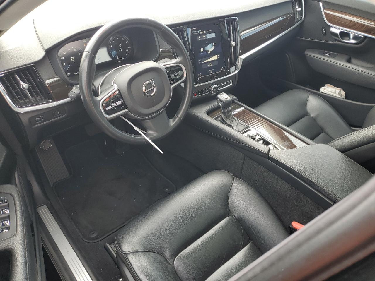 Автомобіль VOLVO S90 T5 MOMENTUM 2018 | GrandCar Автомобіль VOLVO S90 T5 MOMENTUM 2018 | GrandCar