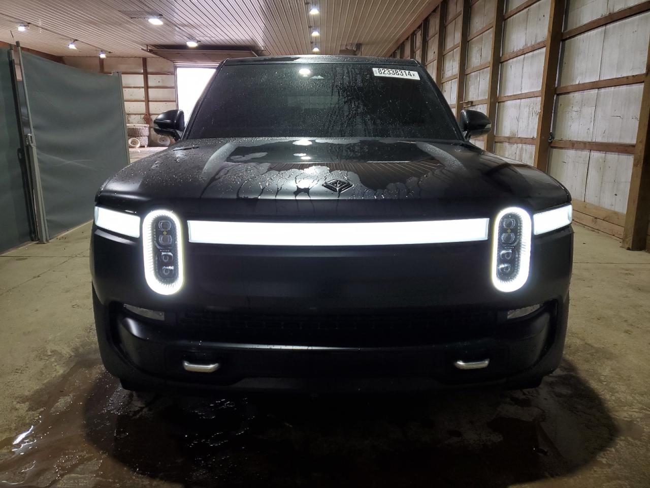 Автомобиль RIVIAN R1S ADVENTURE 2023 | GrandCar Автомобиль RIVIAN R1S ADVENTURE 2023 | GrandCar