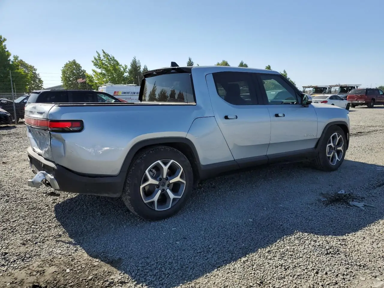 Автомобиль RIVIAN R1T ADVENTURE 2023 | GrandCar Автомобиль RIVIAN R1T ADVENTURE 2023 | GrandCar