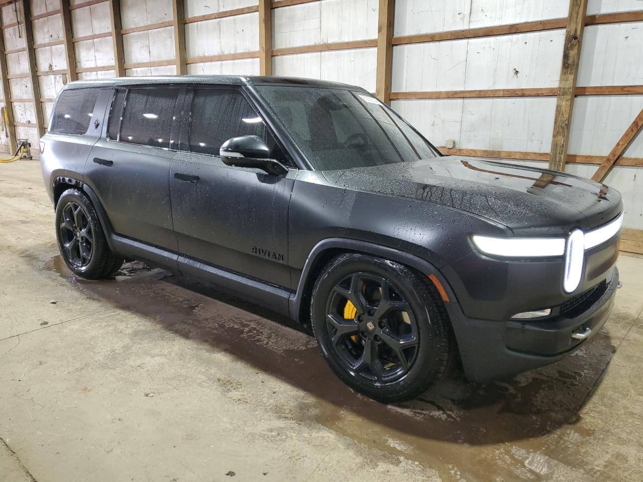 Автомобиль RIVIAN R1S ADVENTURE 2023 | GrandCar Автомобиль RIVIAN R1S ADVENTURE 2023 | GrandCar