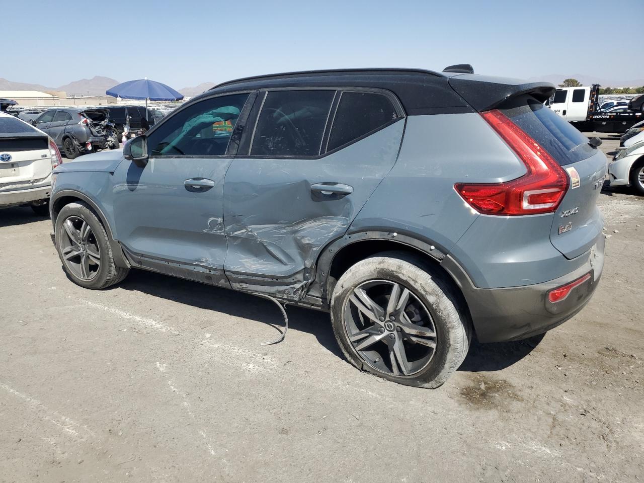 Автомобиль VOLVO XC40 T5 R-DESIGN 2021 | GrandCar Автомобиль VOLVO XC40 T5 R-DESIGN 2021 | GrandCar