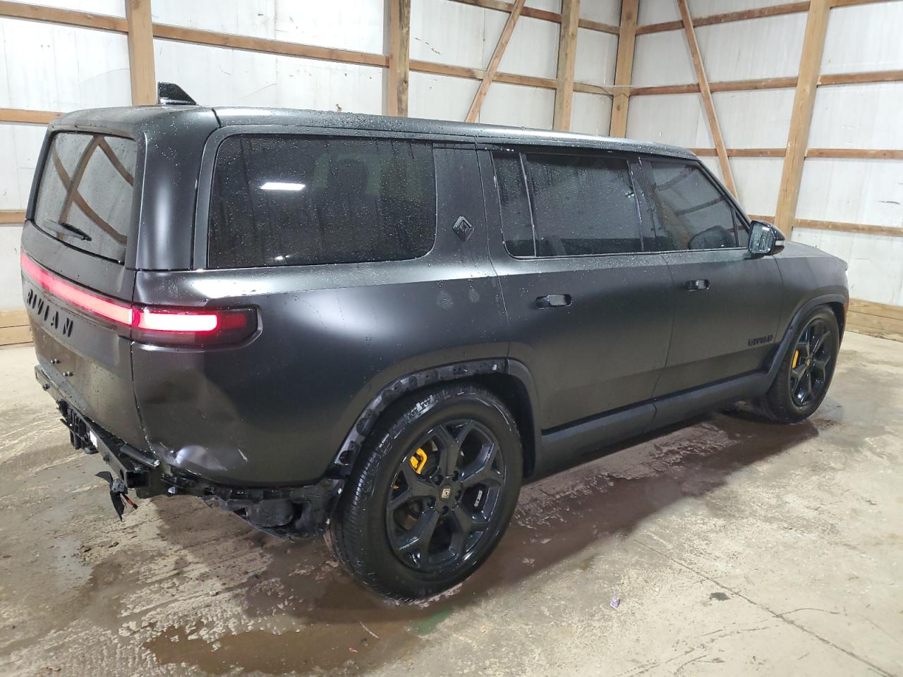 Автомобиль RIVIAN R1S ADVENTURE 2023 | GrandCar Автомобиль RIVIAN R1S ADVENTURE 2023 | GrandCar