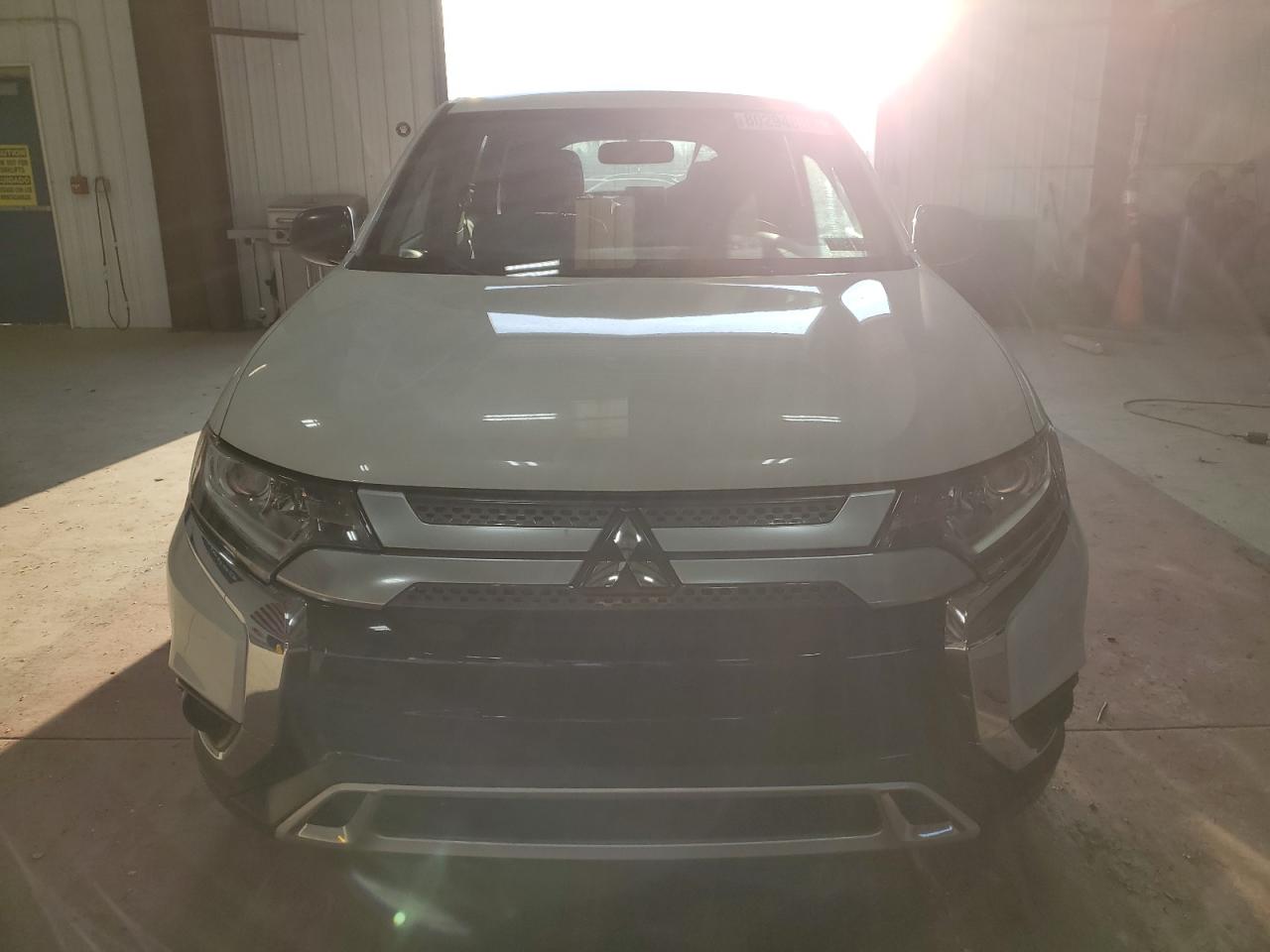 Автомобіль MITSUBISHI OUTLANDER SE 2019 | GrandCar Автомобіль MITSUBISHI OUTLANDER SE 2019 | GrandCar