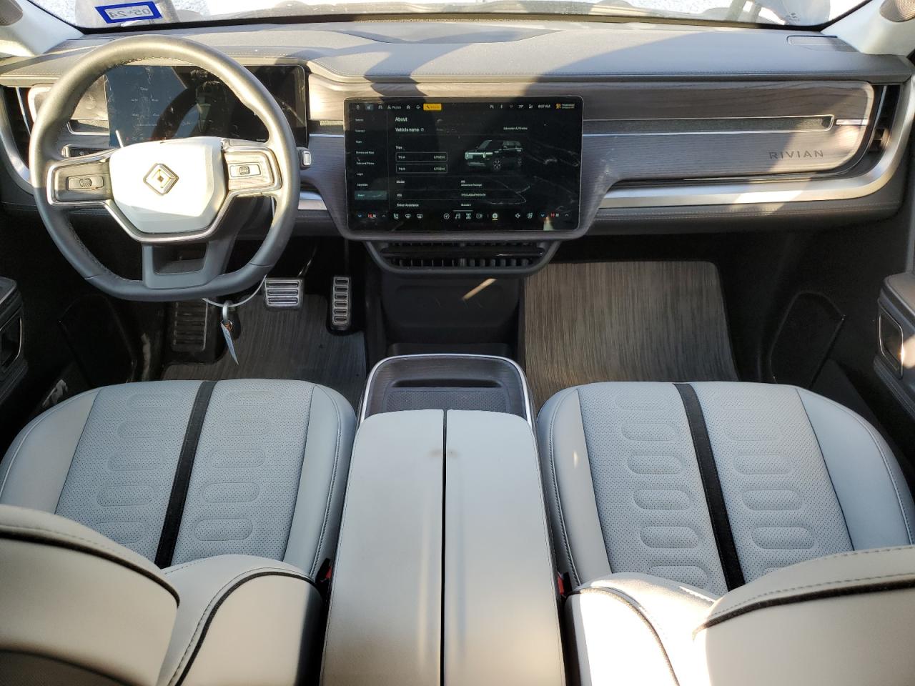 Автомобиль RIVIAN R1S ADVENTURE 2023 | GrandCar Автомобиль RIVIAN R1S ADVENTURE 2023 | GrandCar