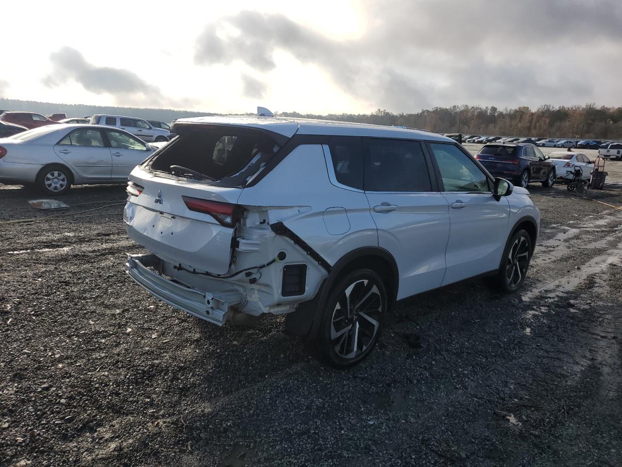 Автомобиль MITSUBISHI OUTLANDER ES 2022 | GrandCar Автомобиль MITSUBISHI OUTLANDER ES 2022 | GrandCar