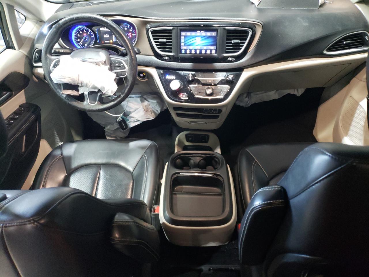 Автомобіль CHRYSLER VOYAGER LXI 2021 | GrandCar Автомобіль CHRYSLER VOYAGER LXI 2021 | GrandCar
