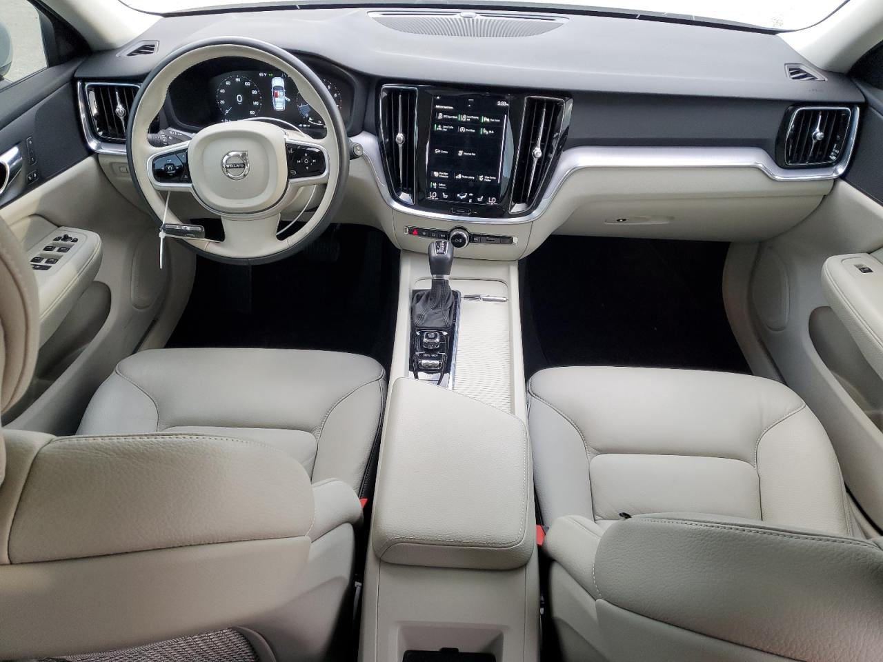 Автомобиль VOLVO V60 T5 MOMENTUM 2020 | GrandCar Автомобиль VOLVO V60 T5 MOMENTUM 2020 | GrandCar