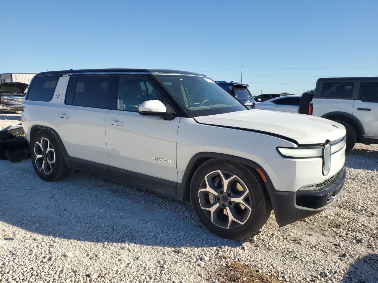 Автомобиль RIVIAN R1S ADVENTURE 2023 | GrandCar Автомобиль RIVIAN R1S ADVENTURE 2023 | GrandCar