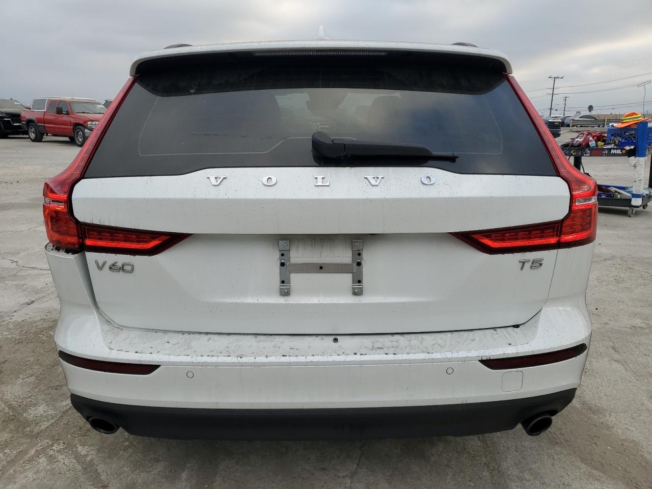 Автомобиль VOLVO V60 T5 MOMENTUM 2020 | GrandCar Автомобиль VOLVO V60 T5 MOMENTUM 2020 | GrandCar