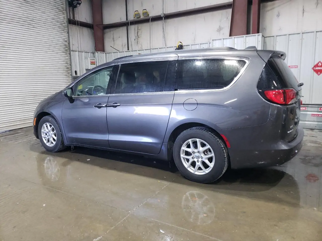 Автомобіль CHRYSLER VOYAGER LXI 2021 | GrandCar Автомобіль CHRYSLER VOYAGER LXI 2021 | GrandCar