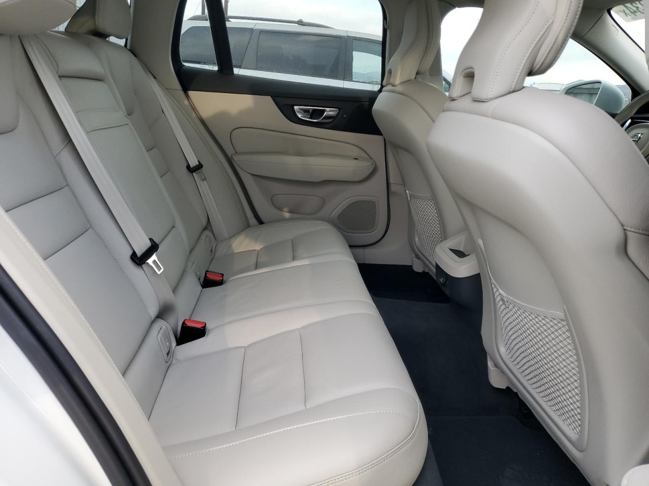 Автомобиль VOLVO V60 T5 MOMENTUM 2020 | GrandCar Автомобиль VOLVO V60 T5 MOMENTUM 2020 | GrandCar