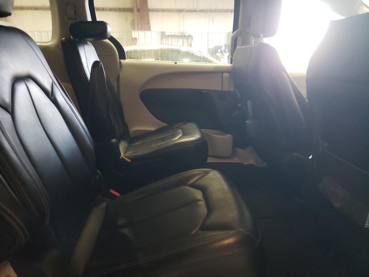 Автомобіль CHRYSLER VOYAGER LXI 2021 | GrandCar Автомобіль CHRYSLER VOYAGER LXI 2021 | GrandCar