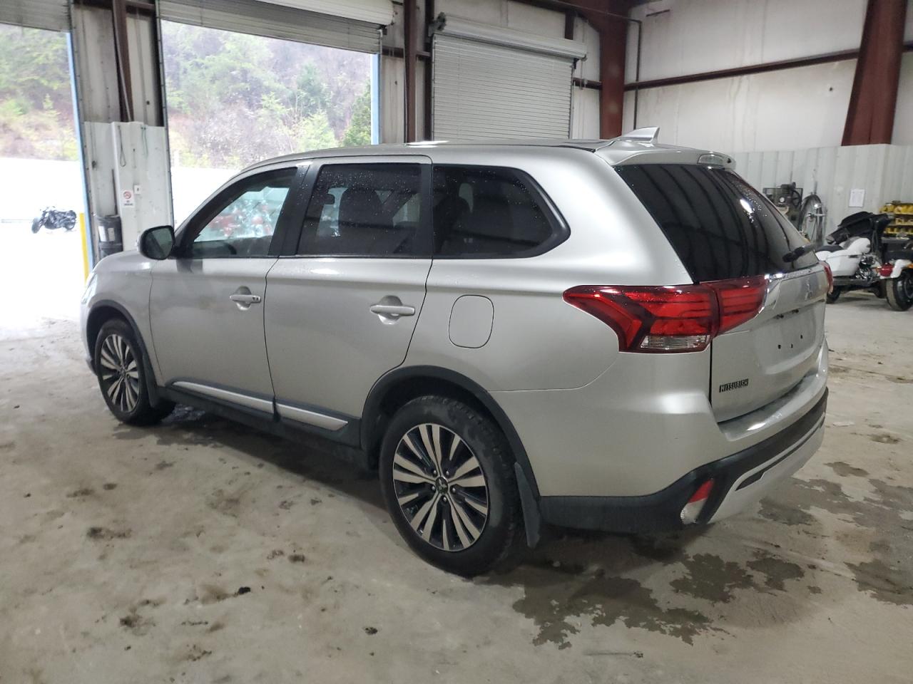 Автомобіль MITSUBISHI OUTLANDER SE 2019 | GrandCar Автомобіль MITSUBISHI OUTLANDER SE 2019 | GrandCar